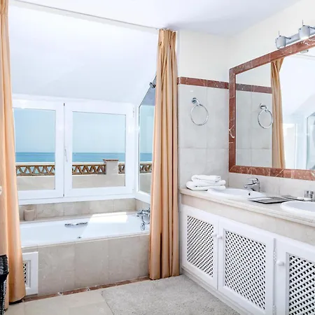 Appartement Lap- 3 Bed On The Beach. Families Only Casares