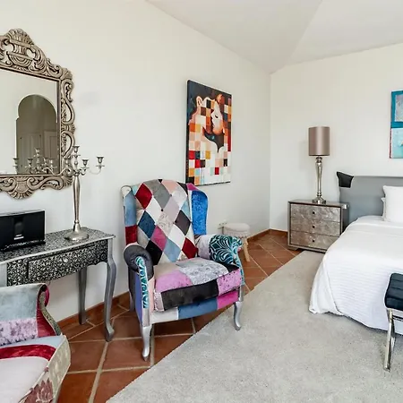 Lap- 3 Bed On The Beach. Families Only