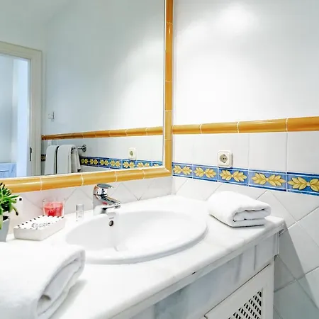 Lap- 3 Bed On The Beach. Families Only *