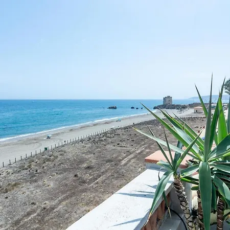 Appartement Lap- 3 Bed On The Beach. Families Only