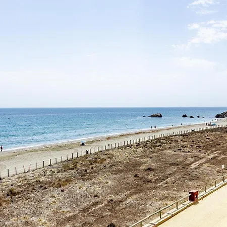 Lap- 3 Bed On The Beach. Families Only Appartement